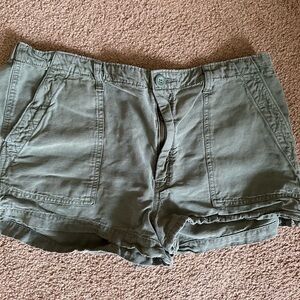 American Eagle Outfitters Green Cargo Shorts Relaxed Fit